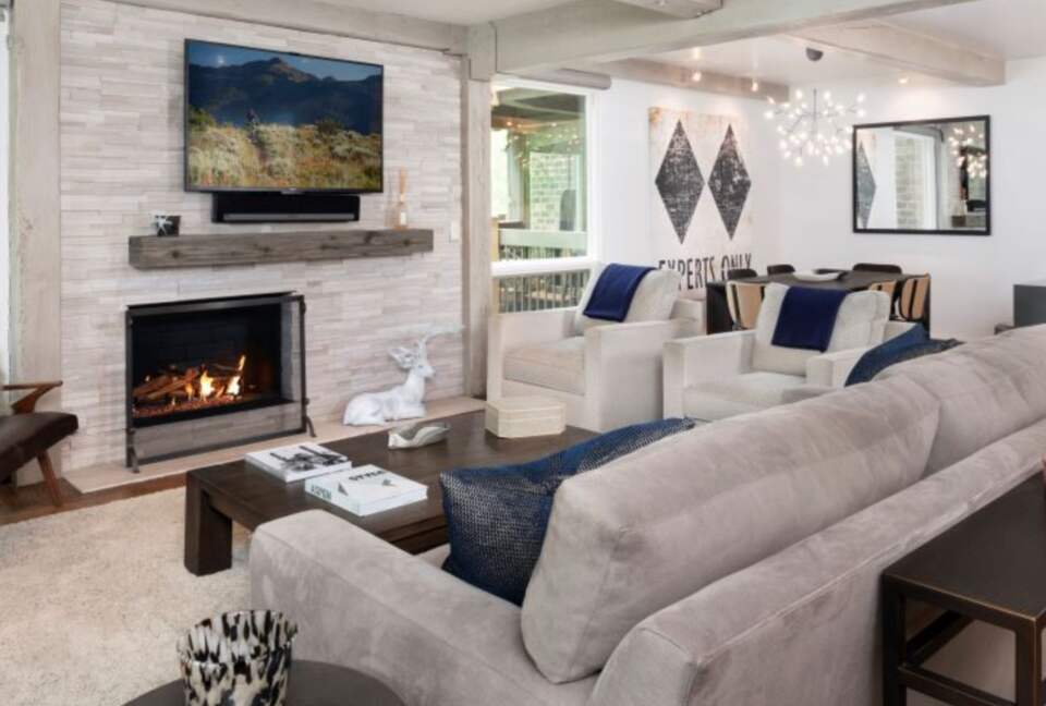 Beautiful Ski-In/Ski-Out Snowmass Village Condo - Snowmass Village, Colorado