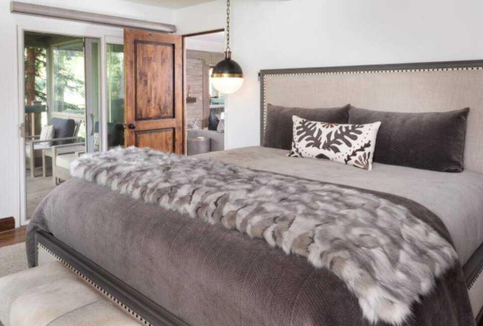 Beautiful Ski-In/Ski-Out Snowmass Village Condo - Snowmass Village, Colorado