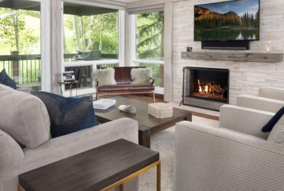 Beautiful Ski-In/Ski-Out Snowmass Village Condo - Snowmass Village, Colorado