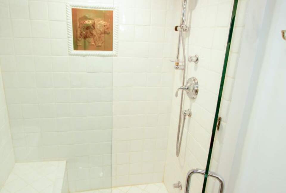 Beautiful Ski-In/Ski-Out Snowmass Village Condo - Snowmass Village, Colorado