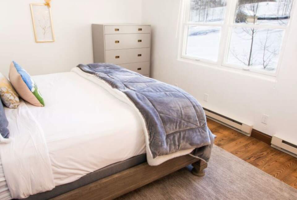 Beautiful Ski-In/Ski-Out Snowmass Village Condo - Snowmass Village, Colorado