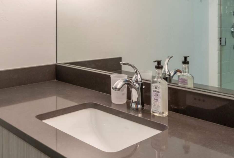 Beautiful Ski-In/Ski-Out Snowmass Village Condo - Snowmass Village, Colorado