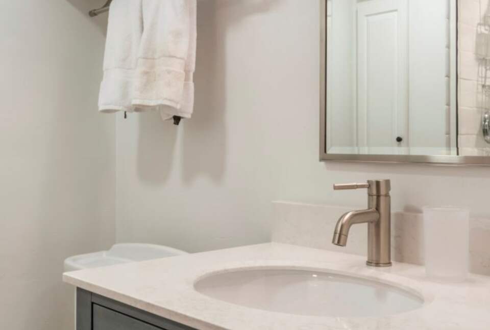 Beautiful Ski-In/Ski-Out Snowmass Village Condo - Snowmass Village, Colorado