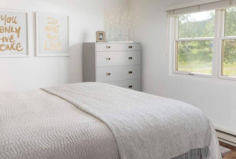 Beautiful Ski-In/Ski-Out Snowmass Village Condo - Snowmass Village, Colorado