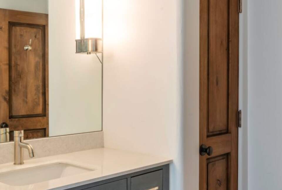 Beautiful Ski-In/Ski-Out Snowmass Village Condo - Snowmass Village, Colorado