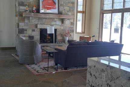 Spacious, Contemporary Mountain Retreat | less than 9 minutes to Breck's gondola - Summit County, Colorado