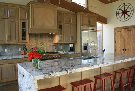 Spacious, Contemporary Mountain Retreat | less than 9 minutes to Breck's gondola - Summit County, Colorado