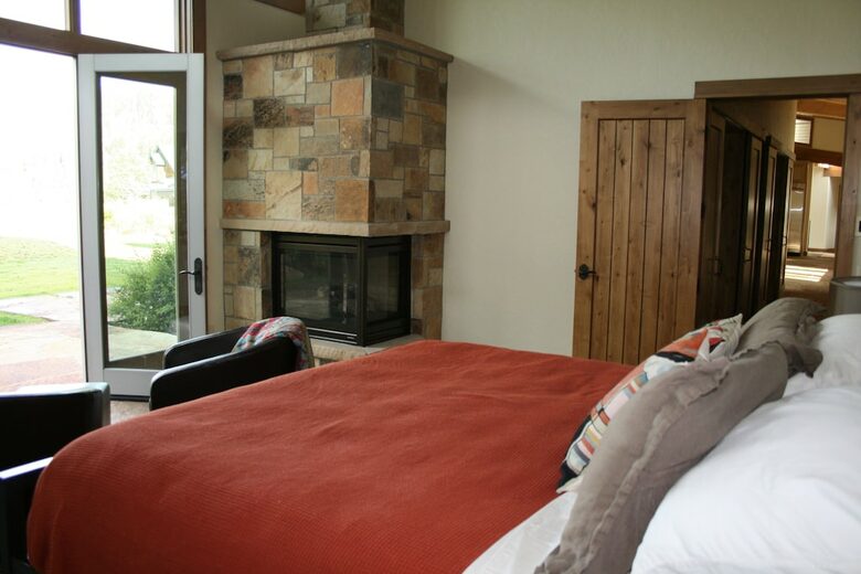 Spacious, Contemporary Mountain Retreat | less than 9 minutes to Breck's gondola - Summit County, Colorado