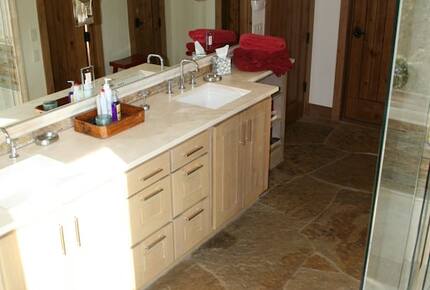 Spacious, Contemporary Mountain Retreat | less than 9 minutes to Breck's gondola - Summit County, Colorado