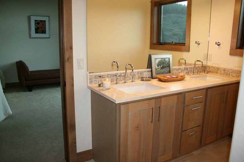 Spacious, Contemporary Mountain Retreat | less than 9 minutes to Breck's gondola - Summit County, Colorado