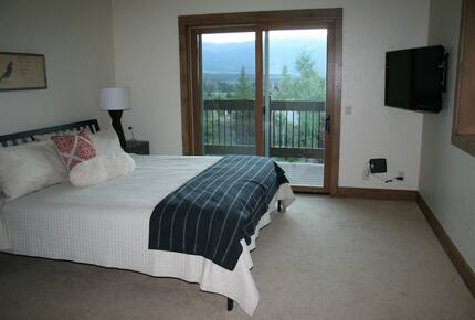 Spacious, Contemporary Mountain Retreat | less than 9 minutes to Breck's gondola - Summit County, Colorado