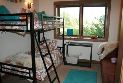 Spacious, Contemporary Mountain Retreat | less than 9 minutes to Breck's gondola - Summit County, Colorado