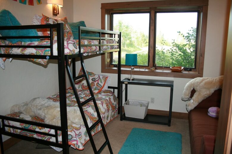 Spacious, Contemporary Mountain Retreat | less than 9 minutes to Breck's gondola - Summit County, Colorado