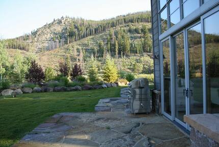 Spacious, Contemporary Mountain Retreat | less than 9 minutes to Breck's gondola - Summit County, Colorado