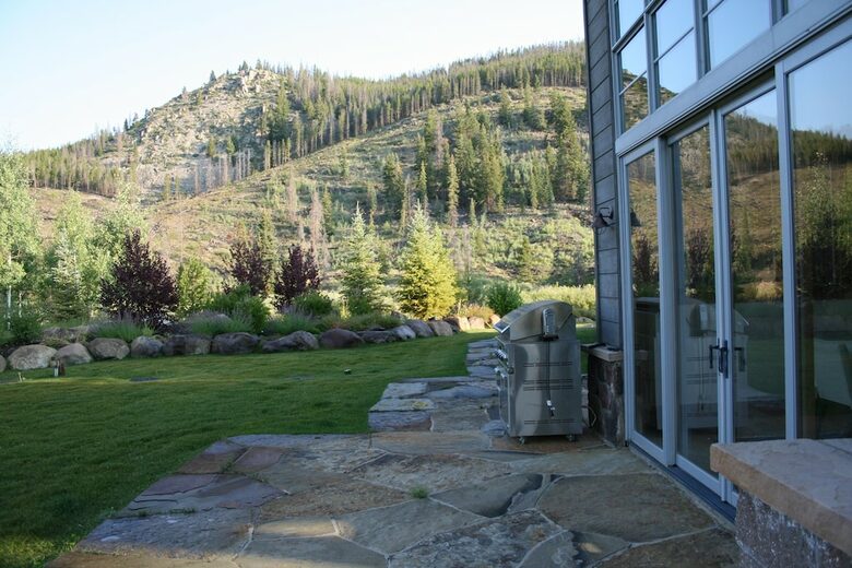 Spacious, Contemporary Mountain Retreat | less than 9 minutes to Breck's gondola - Summit County, Colorado