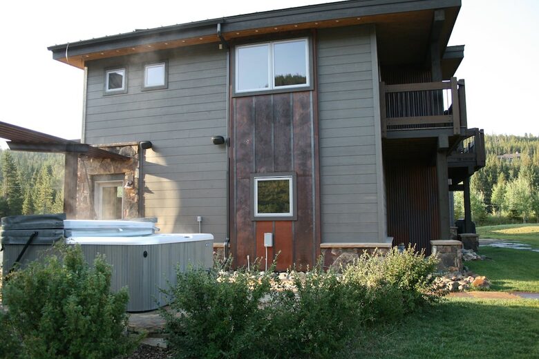 Spacious, Contemporary Mountain Retreat | less than 9 minutes to Breck's gondola - Summit County, Colorado