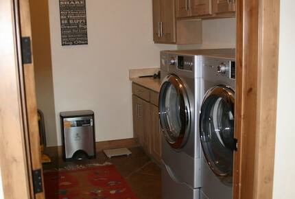 Spacious, Contemporary Mountain Retreat | less than 9 minutes to Breck's gondola - Summit County, Colorado