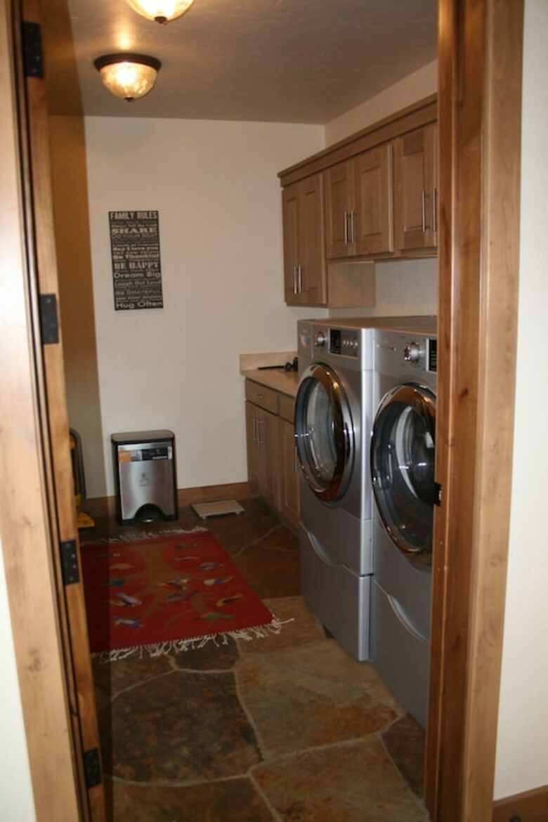 Spacious, Contemporary Mountain Retreat | less than 9 minutes to Breck's gondola - Summit County, Colorado