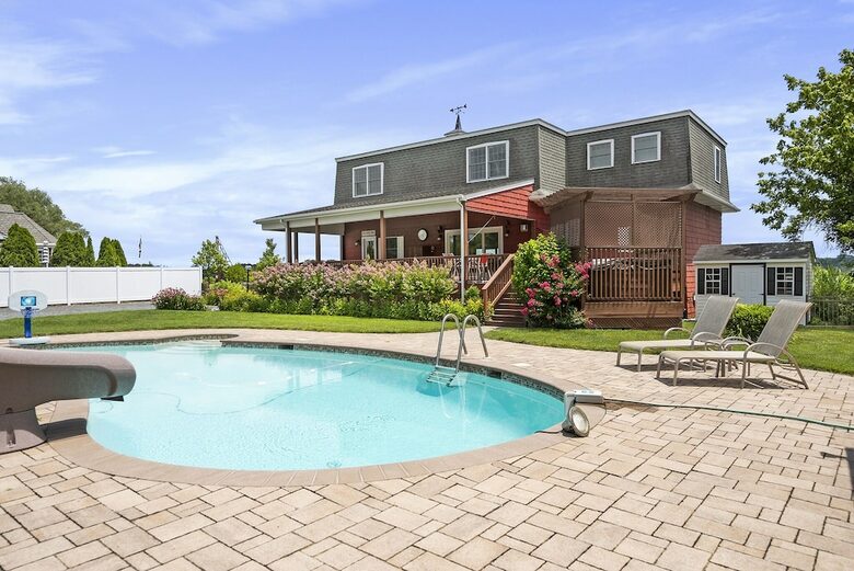 Breathtaking waterfront home on the Chester River - Chestertown, Maryland