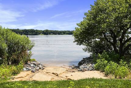 Breathtaking waterfront home on the Chester River - Chestertown, Maryland