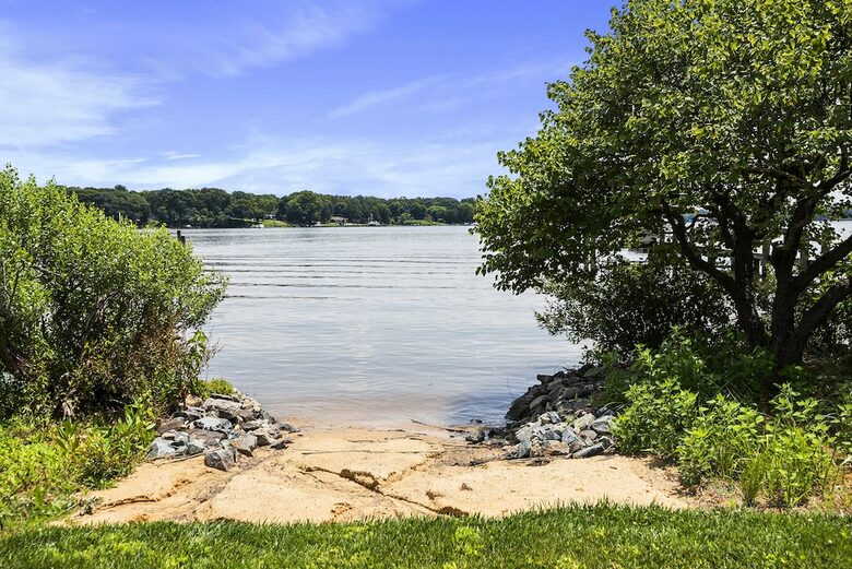 Breathtaking waterfront home on the Chester River - Chestertown, Maryland