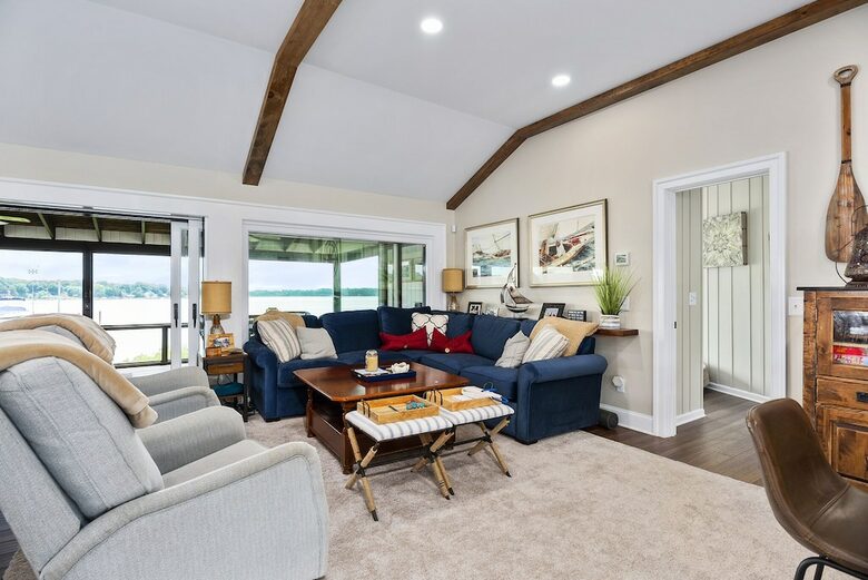 Breathtaking waterfront home on the Chester River - Chestertown, Maryland