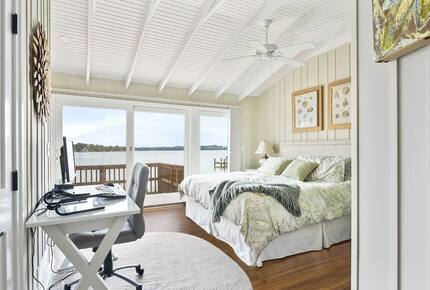 Breathtaking waterfront home on the Chester River - Chestertown, Maryland