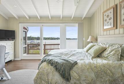 Breathtaking waterfront home on the Chester River - Chestertown, Maryland