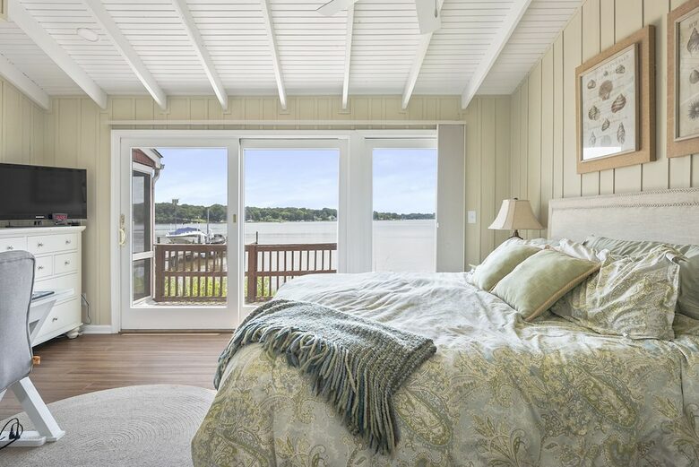 Breathtaking waterfront home on the Chester River - Chestertown, Maryland