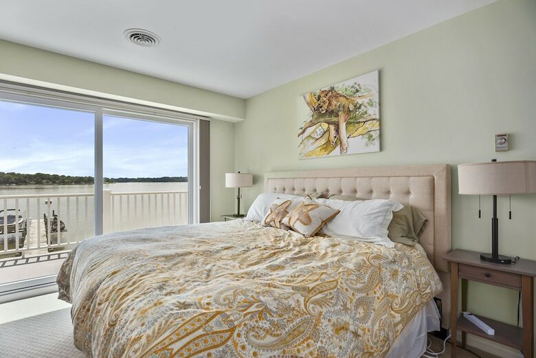 Breathtaking waterfront home on the Chester River - Chestertown, Maryland