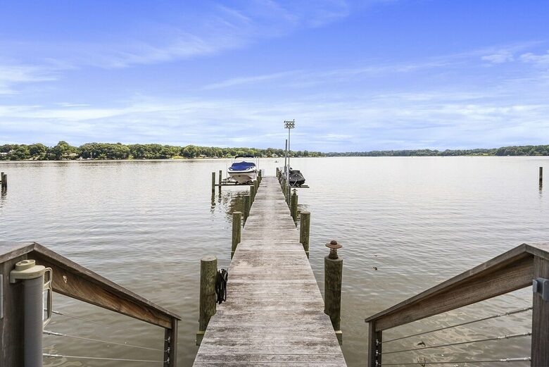 Breathtaking waterfront home on the Chester River - Chestertown, Maryland