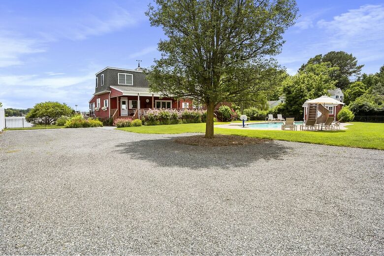 Breathtaking waterfront home on the Chester River - Chestertown, Maryland