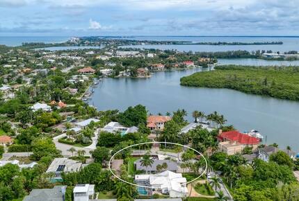 Lido Beach Gulf Getaway with a Pool - Lido Key, Florida