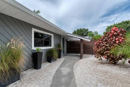 Lido Beach Gulf Getaway with a Pool - Lido Key, Florida