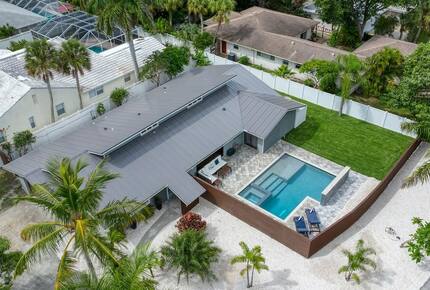 Lido Beach Gulf Getaway with a Pool - Lido Key, Florida