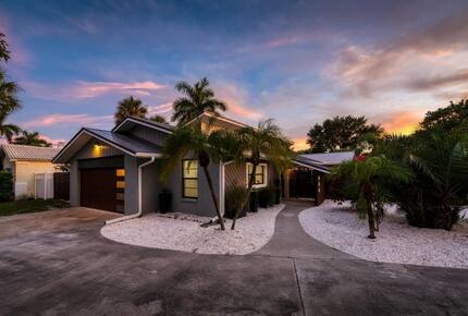 Lido Beach Gulf Getaway with a Pool - Lido Key, Florida