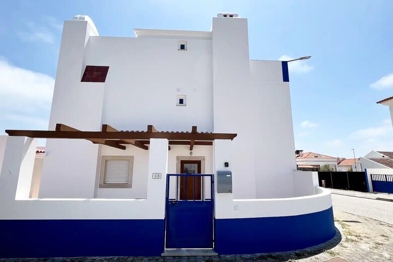 Baleal Surf Dome - Ferrel, Portugal