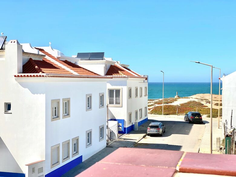 Baleal Surf Dome - Ferrel, Portugal