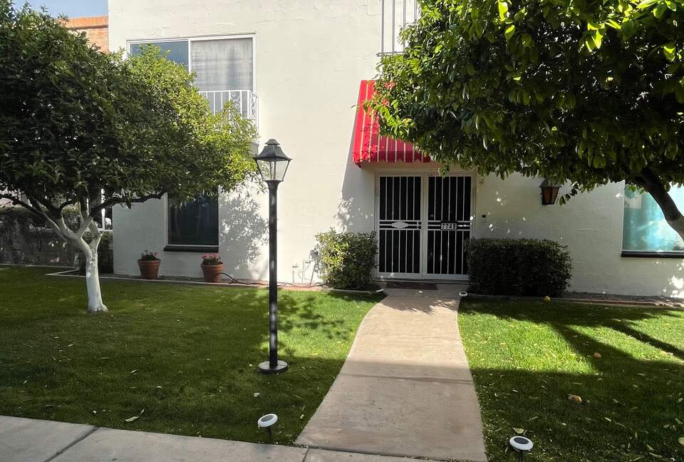 Perfect Old Town 3-Bedroom Townhome - Scottsdale, Arizona