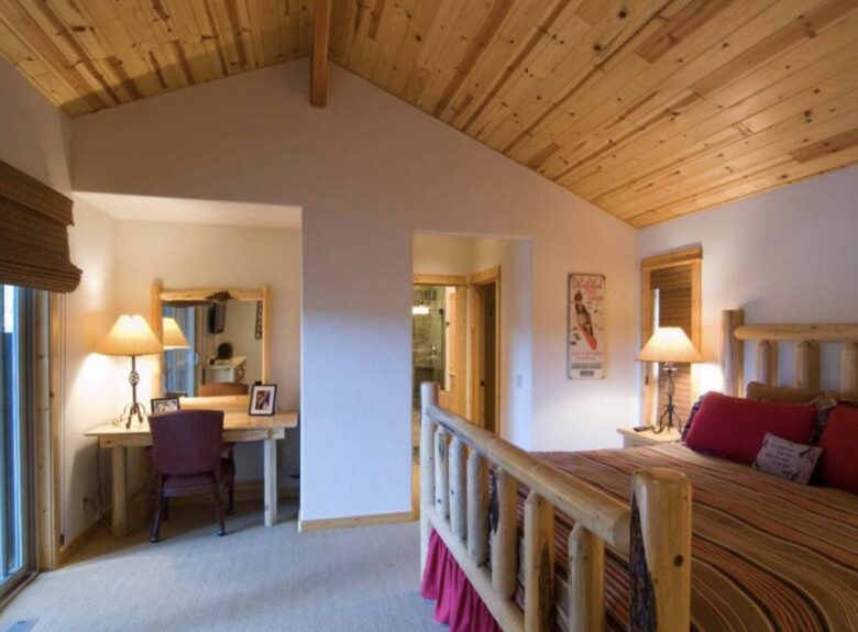 Master Bedroom with Desk Nook