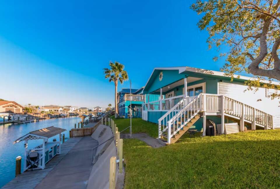 PalmTiki, Canal-based Tiki & Beach Themed Fun Escape in Rockport, Texas - Rockport, Texas