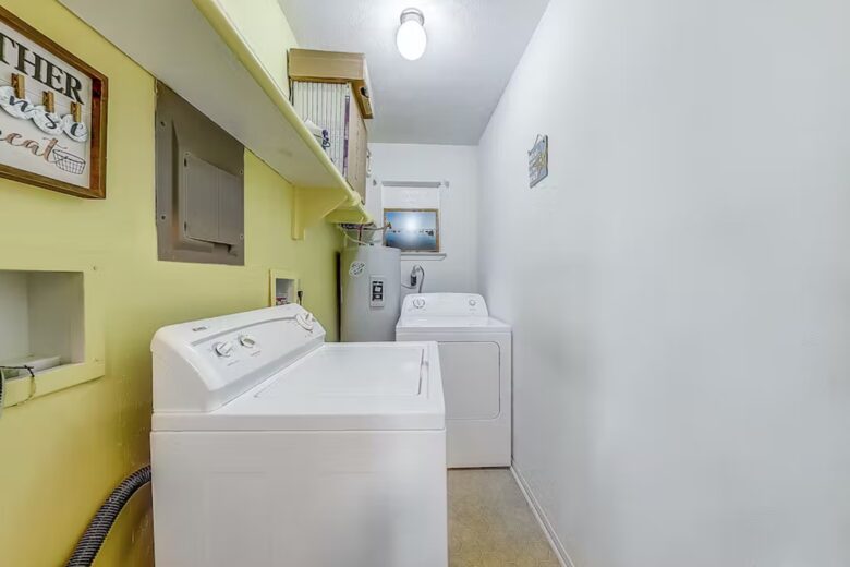 PalmTiki, Canal-based Tiki & Beach Themed Fun Escape in Rockport, Texas - Rockport, Texas