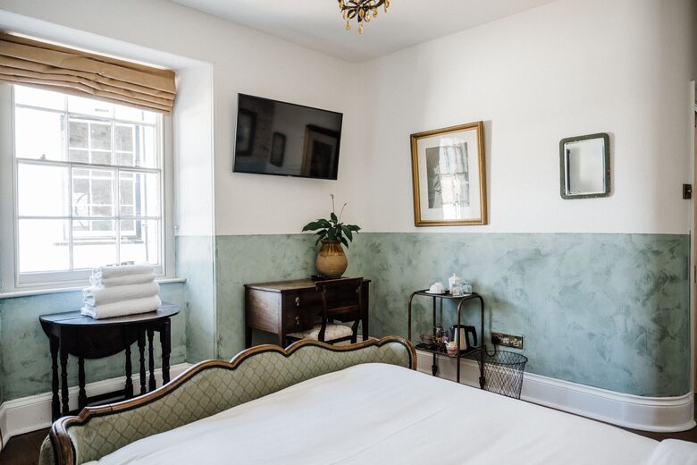 A Suite at The Crooked Swan - Crewkerne, United Kingdom