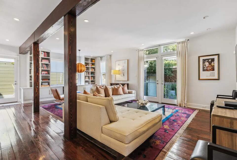 The Fine Art Estate - Walk to the French Quarter! - New Orleans, Louisiana