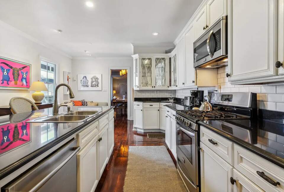 The Fine Art Estate - Walk to the French Quarter! - New Orleans, Louisiana