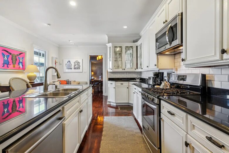 The Fine Art Estate - Walk to the French Quarter! - New Orleans, Louisiana