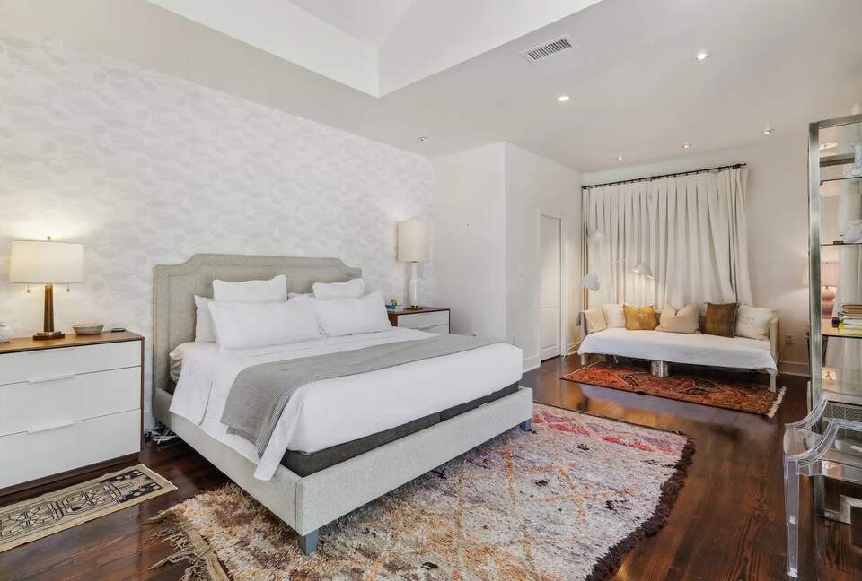 The Fine Art Estate - Walk to the French Quarter! - New Orleans, Louisiana