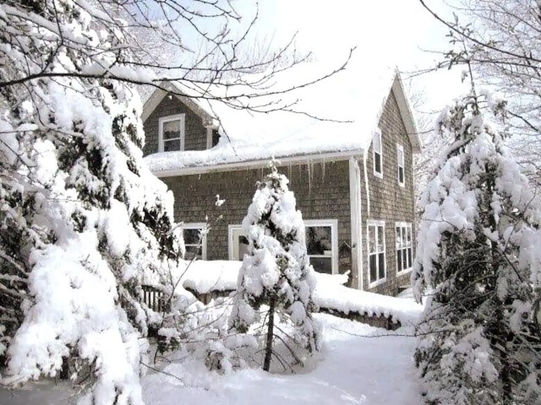 Nova Scotia Pioneer Place on the Lake - West Hants, Canada