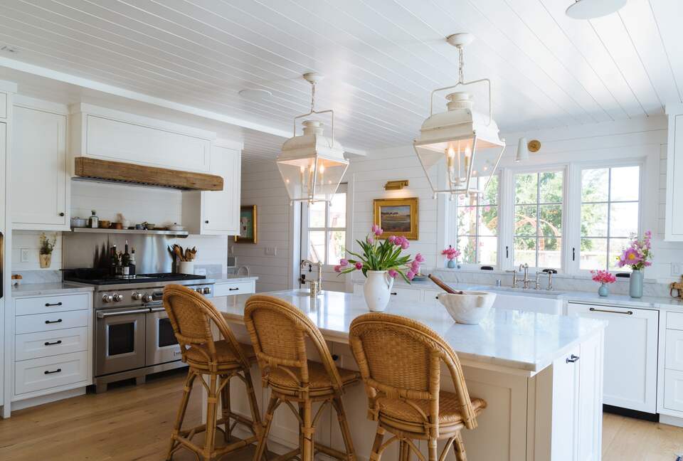 Stunning Sonoma Farmhouse with Pool and Vineyard Views - Petaluma, California