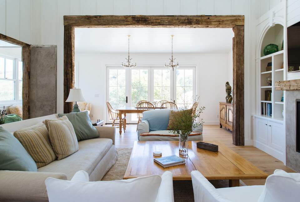 Stunning Sonoma Farmhouse with Pool and Vineyard Views - Petaluma, California